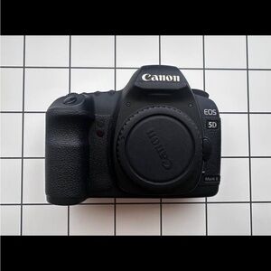 Canon 5DM2 Black Digital Camera Professional DSLR